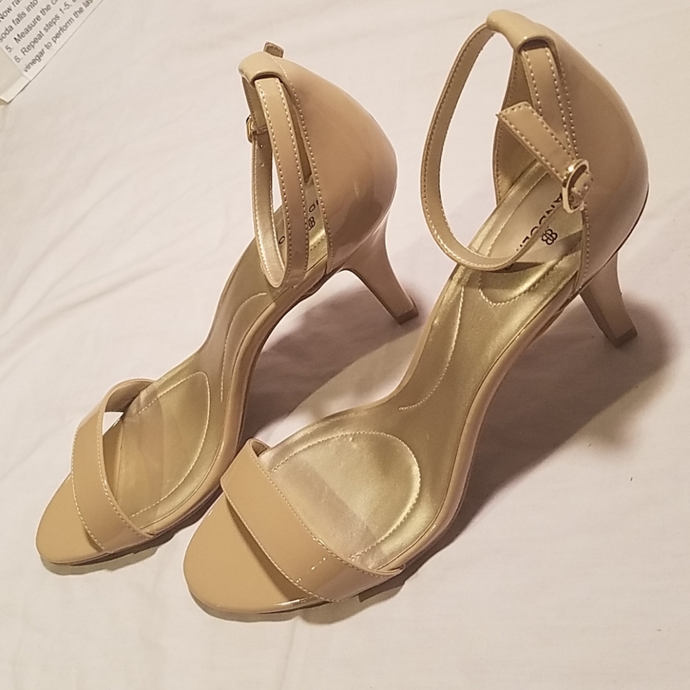 Bandolino Heeled Sandal - Picture 2 of 8